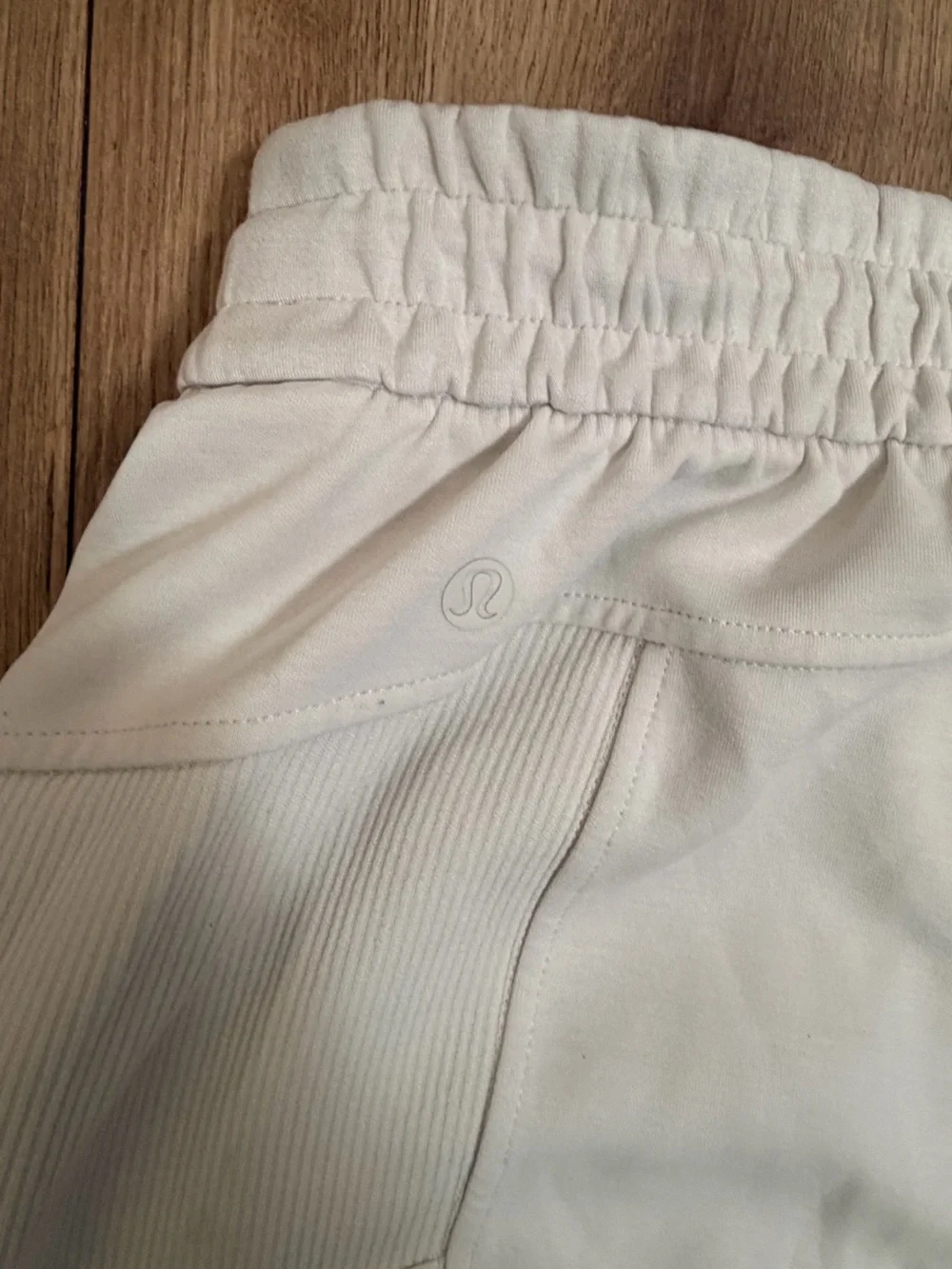 lululemon athletica softstreme Joggers - Picture 3 of 4